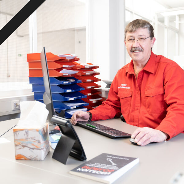 Herr Kniedler Service verstorben